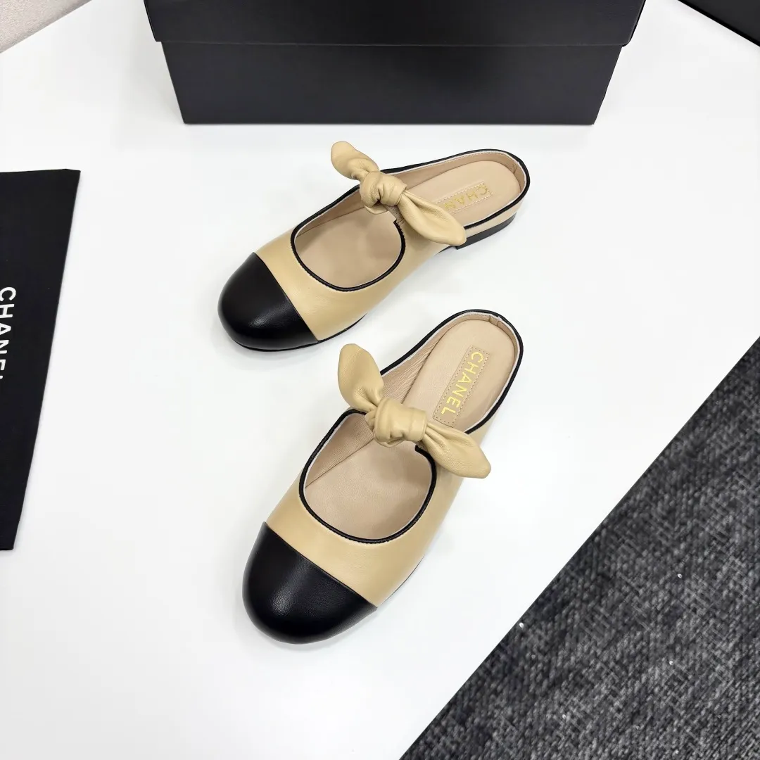 👟👟Ex-factory price 480👟👟 Chanel 25C Early Spring Mary Jane Shoes Series This season’s shoes are all great! The pure black Mary Jane is very comfortable on the feet and the upper leather is also very soft, so you don’t have to worry about rubbing your feet. The bunny ears are also very cute, and the black and white color matching and black fabric cover are very nice. Upper cowhide, inner sheepskin, genuine leather outsole Size: 35-39 40/41 Customized, non-refundable and non-exchangeable